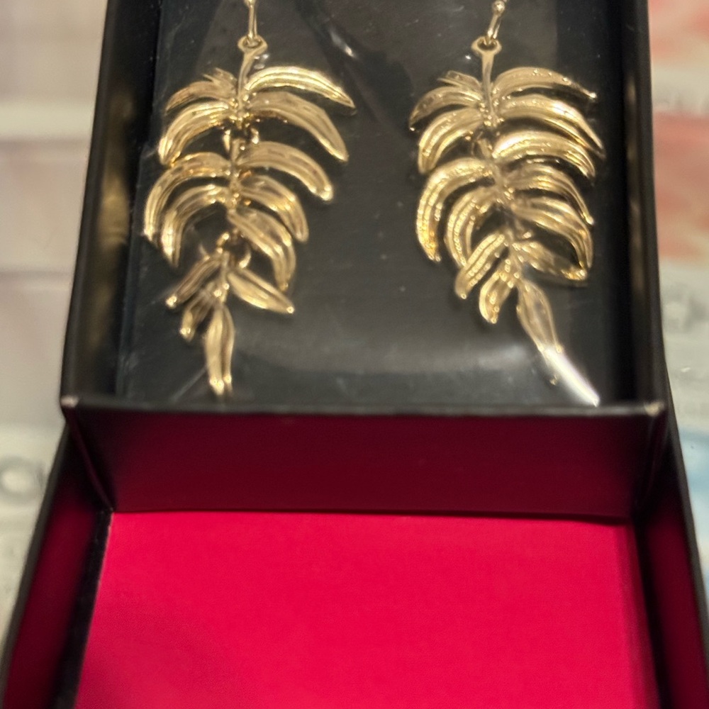 Elegant Goldtone Palm Leaf Drop Earrings - Picture 2 of 6